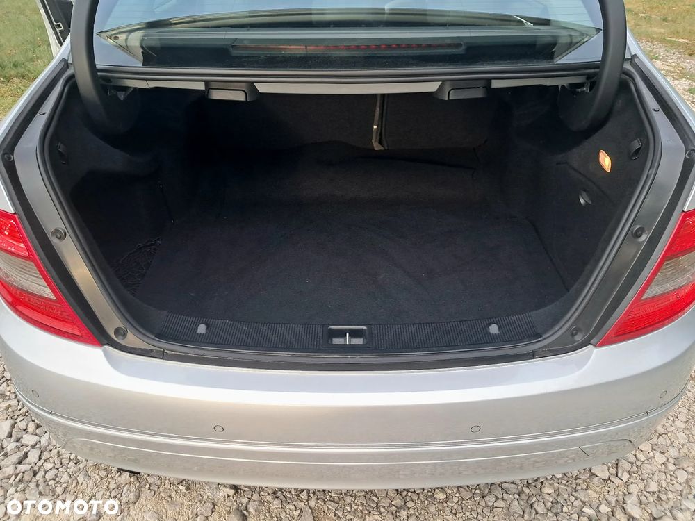 Mercedes-Benz Klasa C 200 CDI DPF Automatik BlueEFFICIENCY Avantgarde - 24