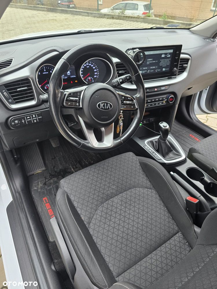 Kia Ceed - 9