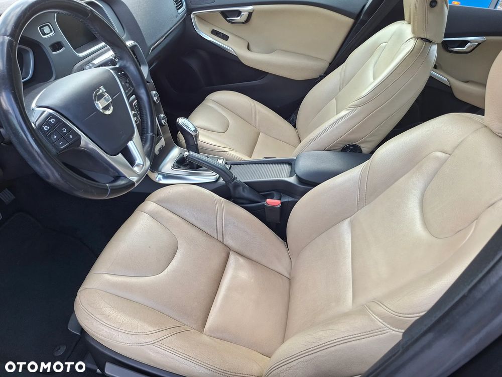 Volvo V40 D2 Momentum - 24