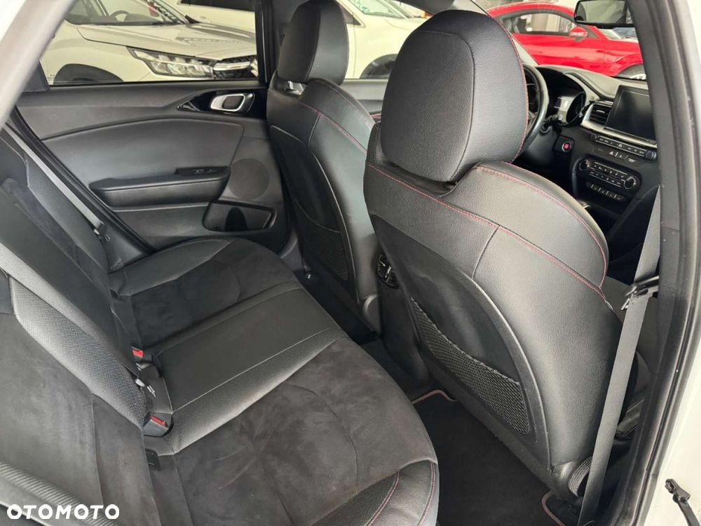 Kia ProCeed - 25