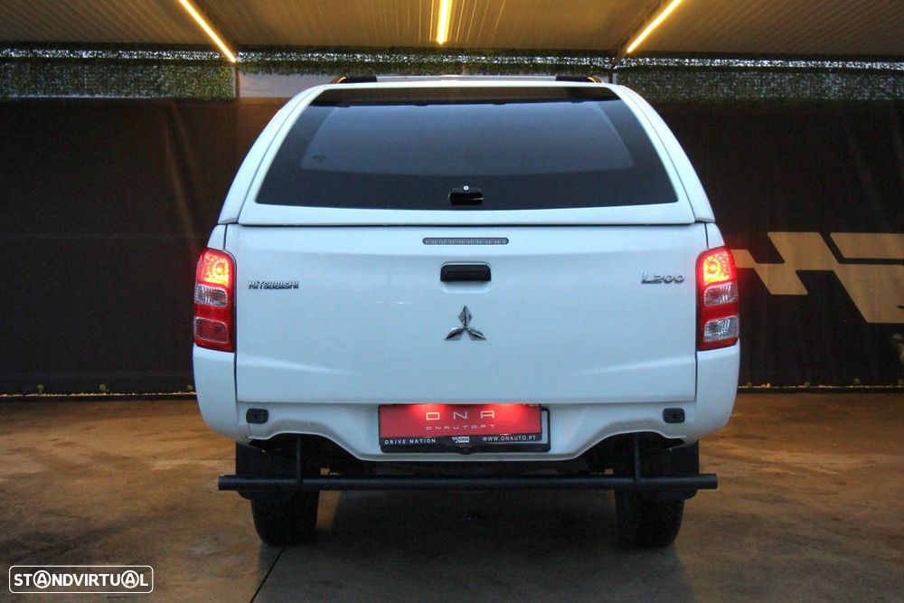 Mitsubishi L200 2.4 DI-D CD Space Cab 3L Instyle Sportbox 4WD - 3