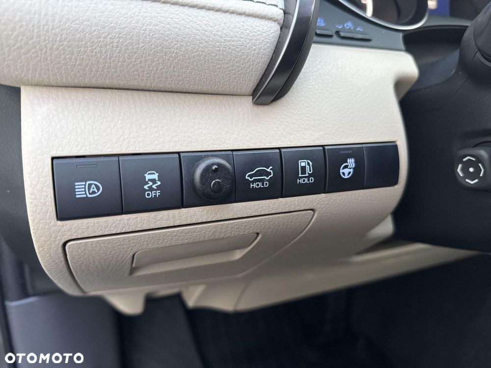 Toyota Camry 2.5 Hybrid Executive CVT - 20