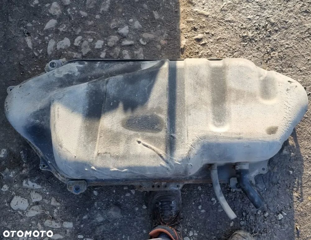 Zbiornik paliwa bak Toyota Yaris I benzyna Italia OE - 3