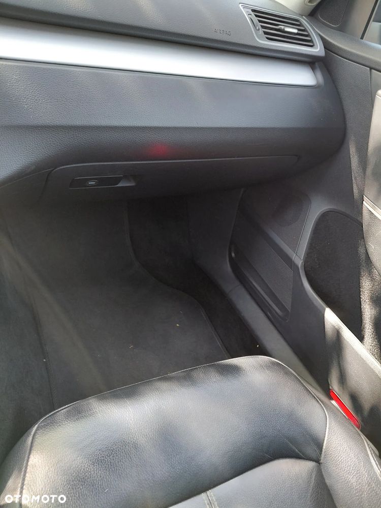 Volkswagen Passat 1.6 TDI BlueMotion Technology Highline - 24