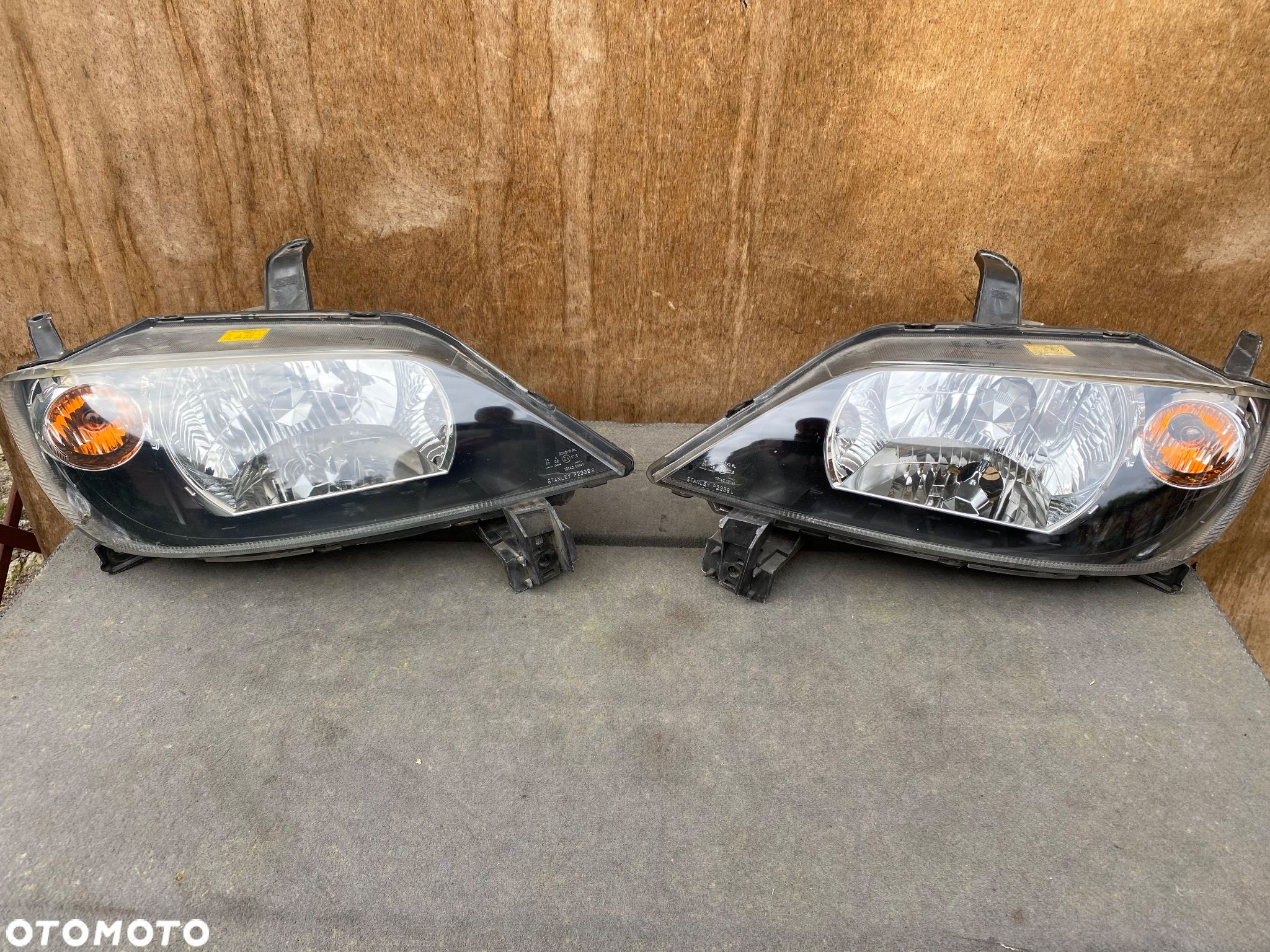 lampy mazda 2 I  komplet eu całe - 1