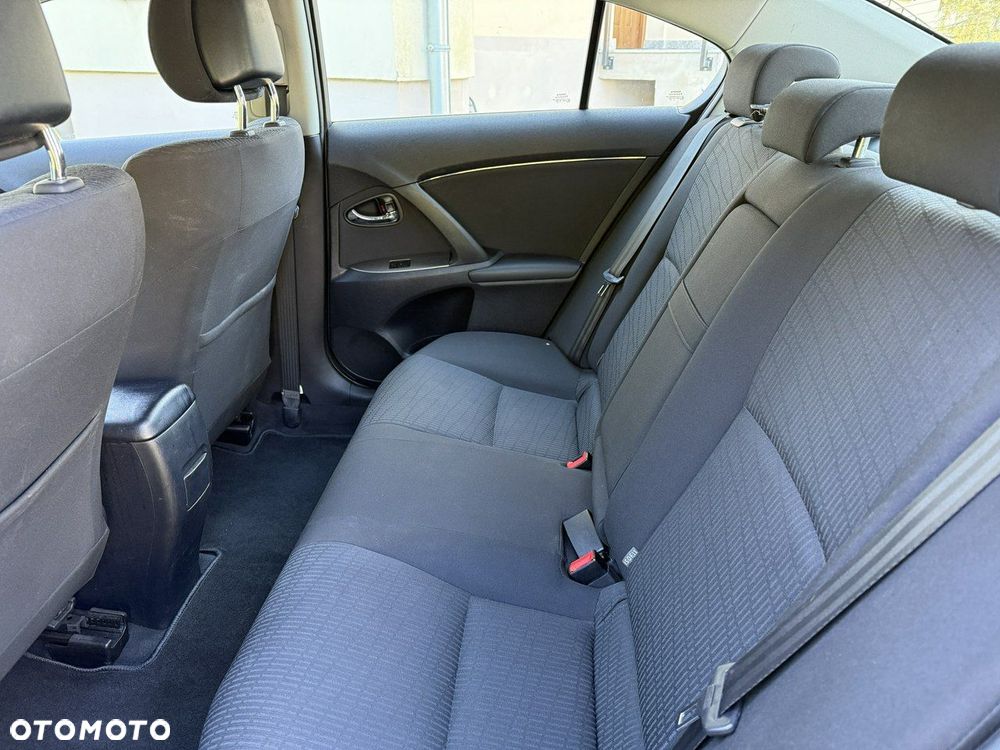 Toyota Avensis 1.8 Style - 11