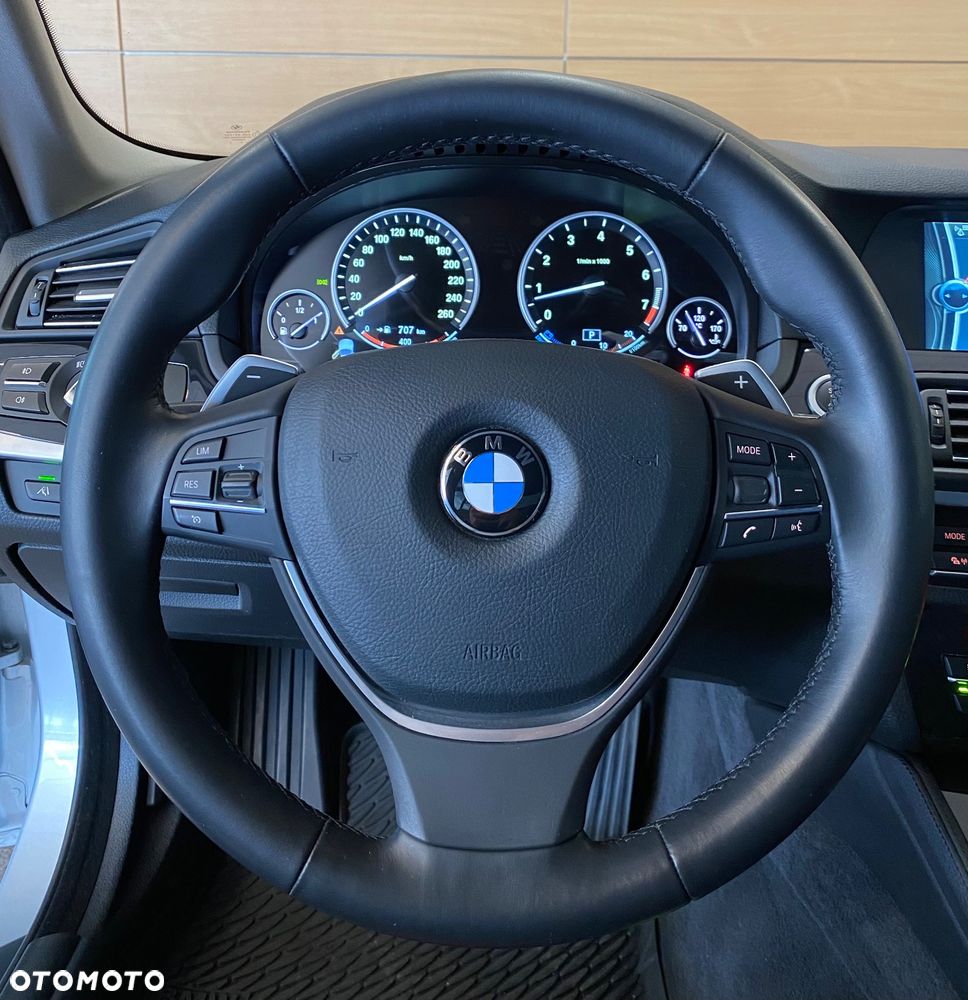 BMW Seria 5 523i Sport-Aut - 9