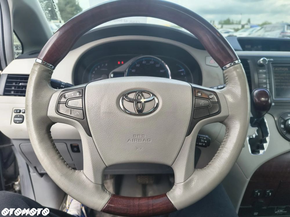 Toyota Sienna - 9
