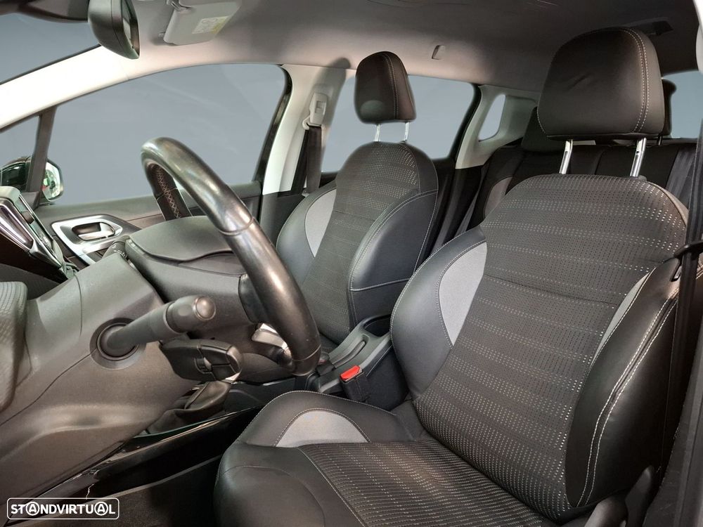 Peugeot 2008 1.2 PureTech Allure - 11