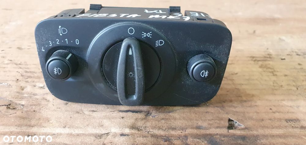 Włącznik przełącznik świateł Ford Fiesta MK7 8A6T-13A024-BB - 1