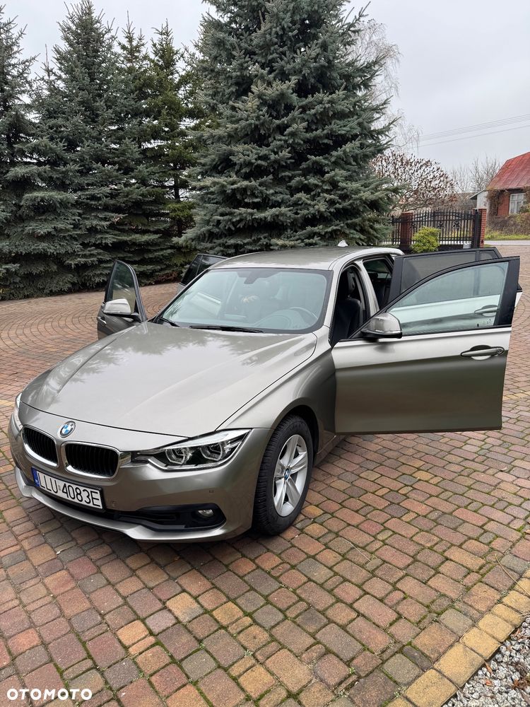 BMW Seria 3 320i xDrive - 10