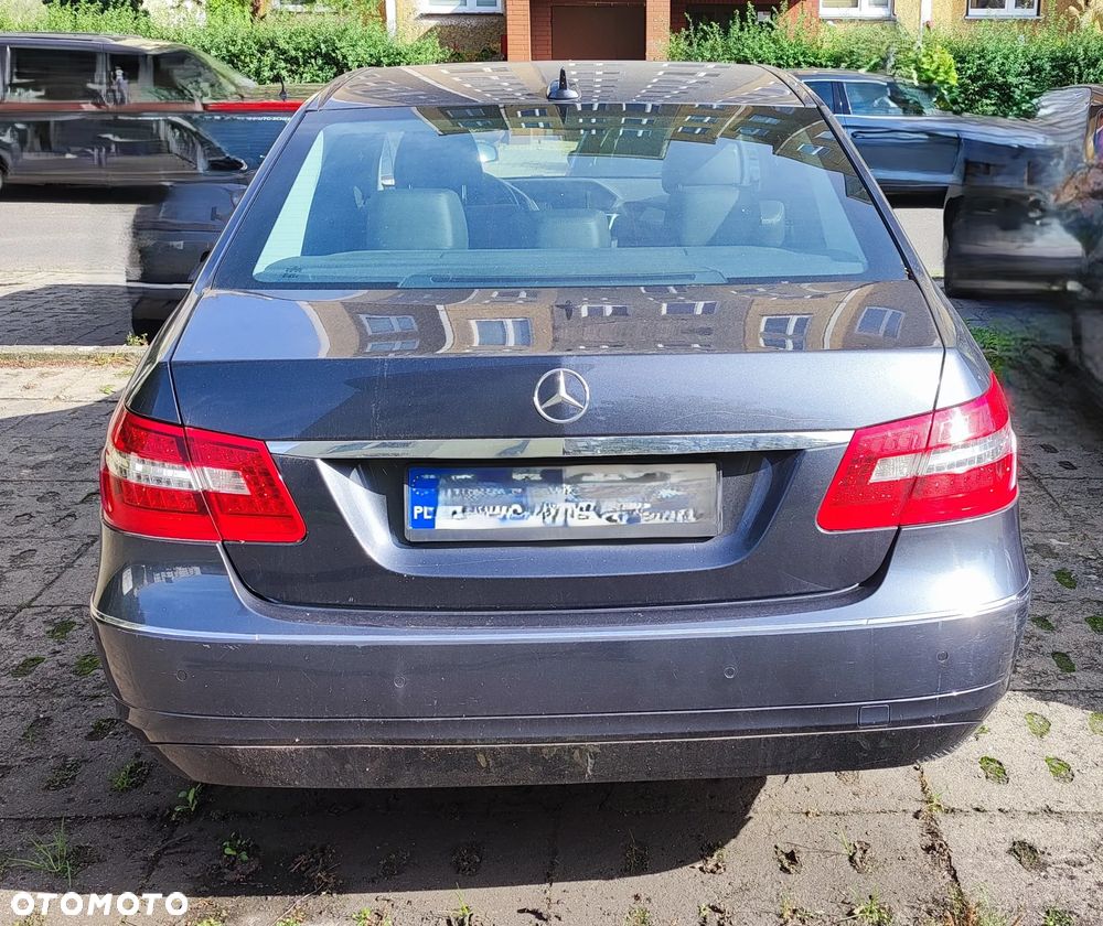 Mercedes-Benz E-Class 2011 photo 2