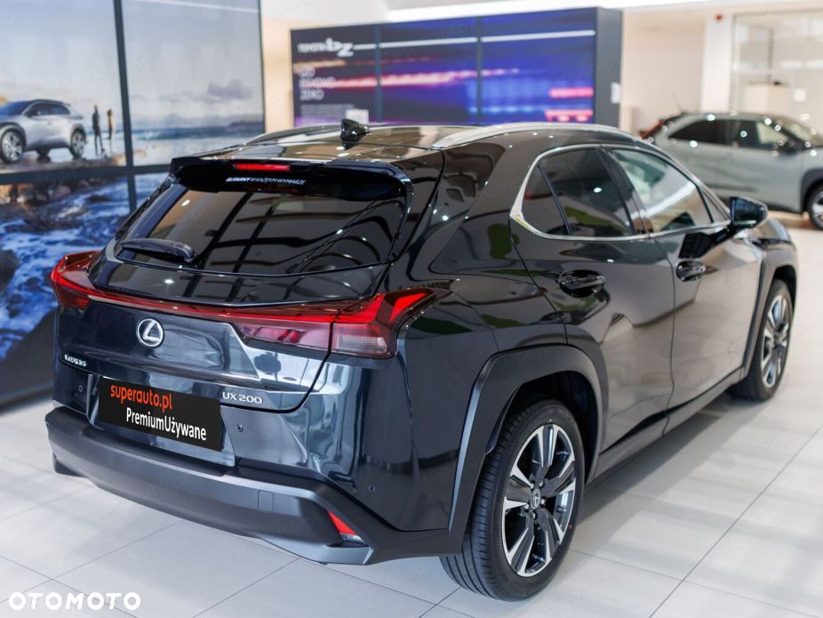Lexus UX - 3