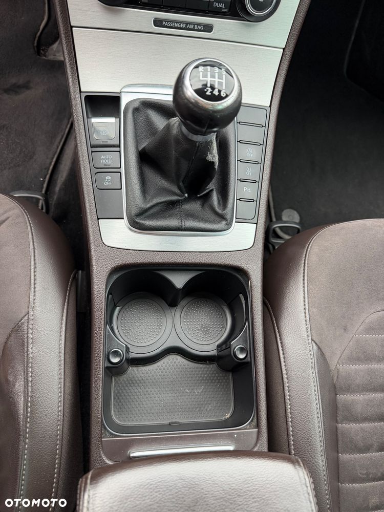 Volkswagen Passat 2.0 TDI Highline - 11
