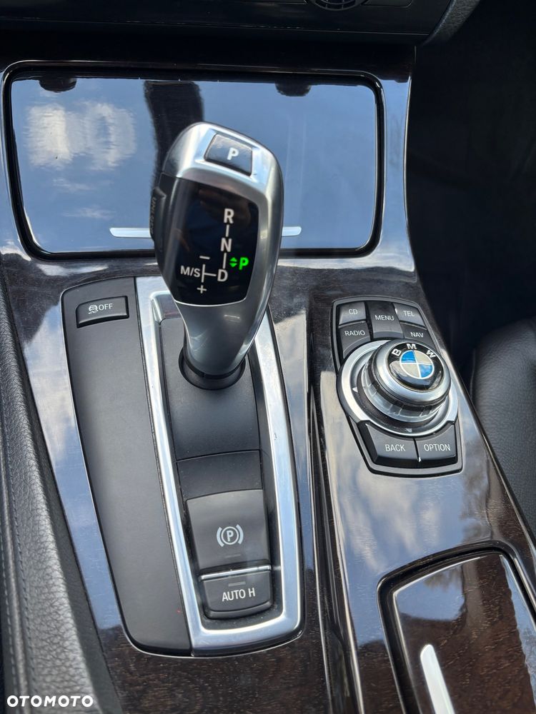 BMW Seria 5 528i - 24