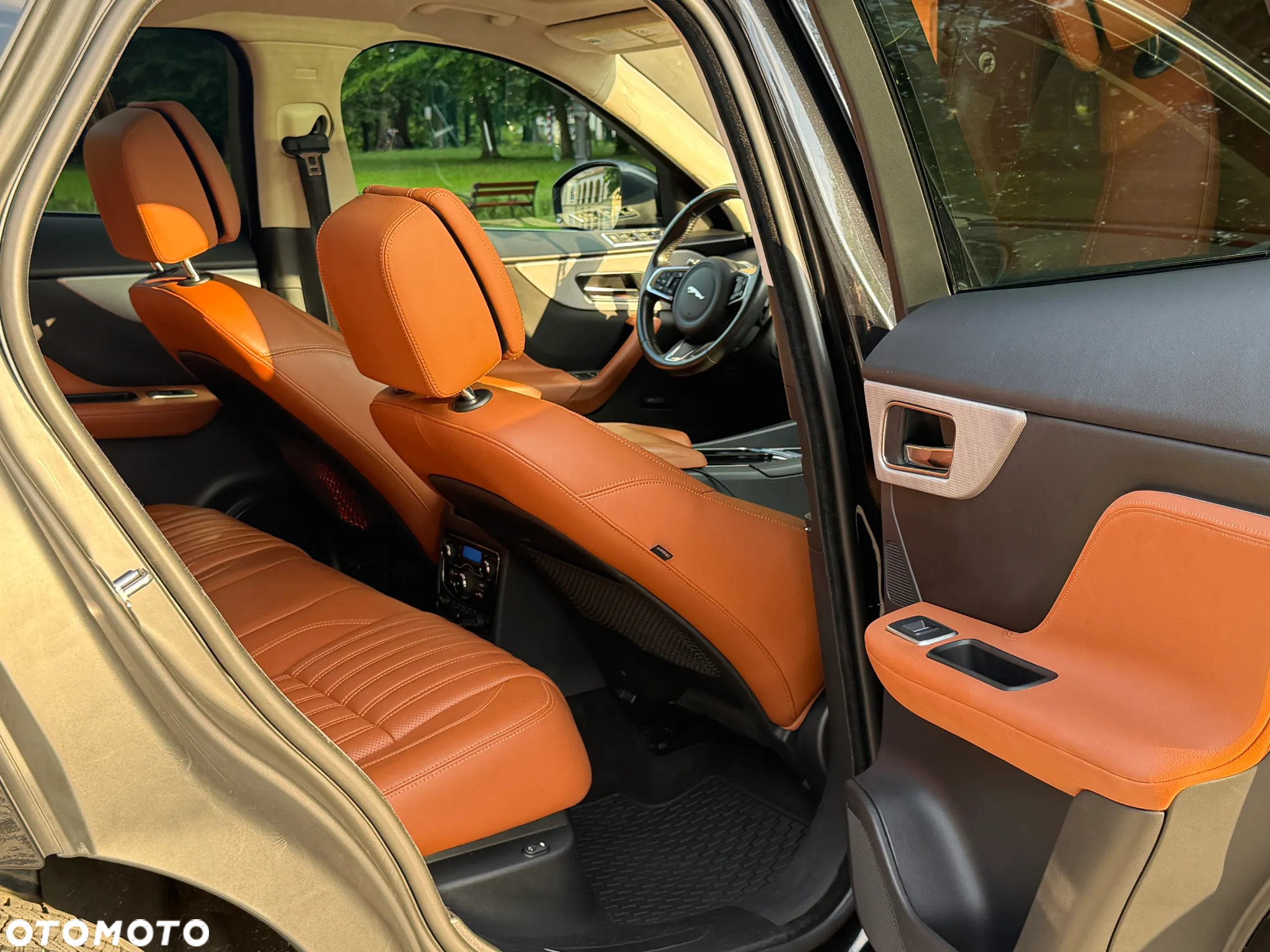 Jaguar F-Pace 30t AWD Portfolio - 19