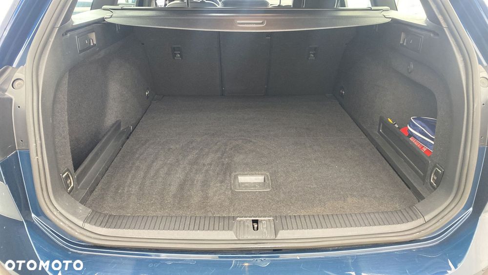 Volkswagen Passat - 12
