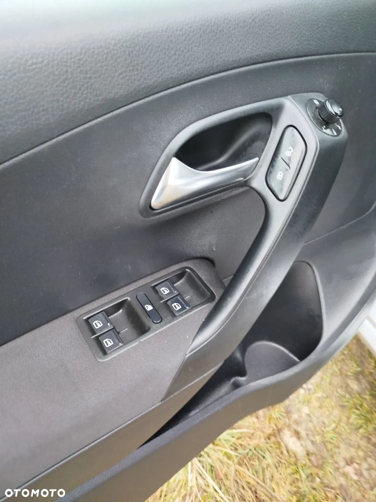 Volkswagen Polo 1.4 16V Comfortline - 15