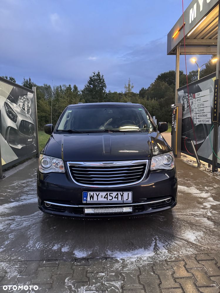 Chrysler Town & Country - 1