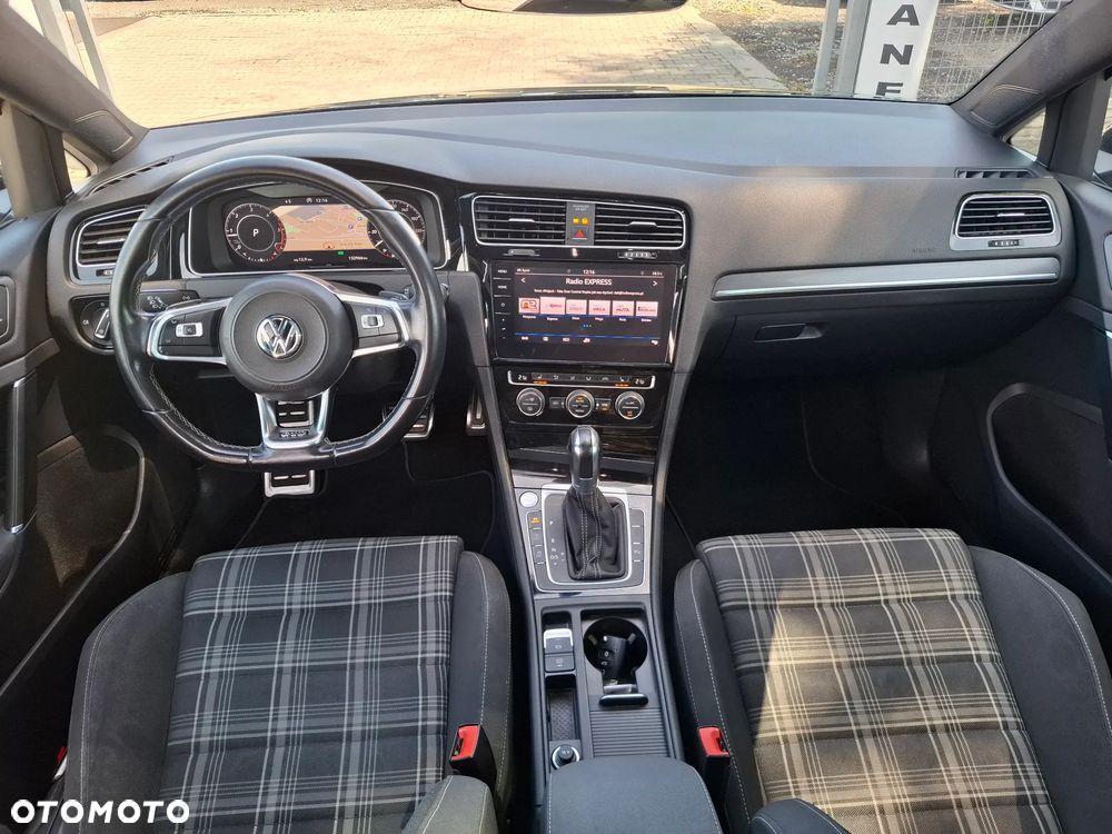 Volkswagen Golf - 16