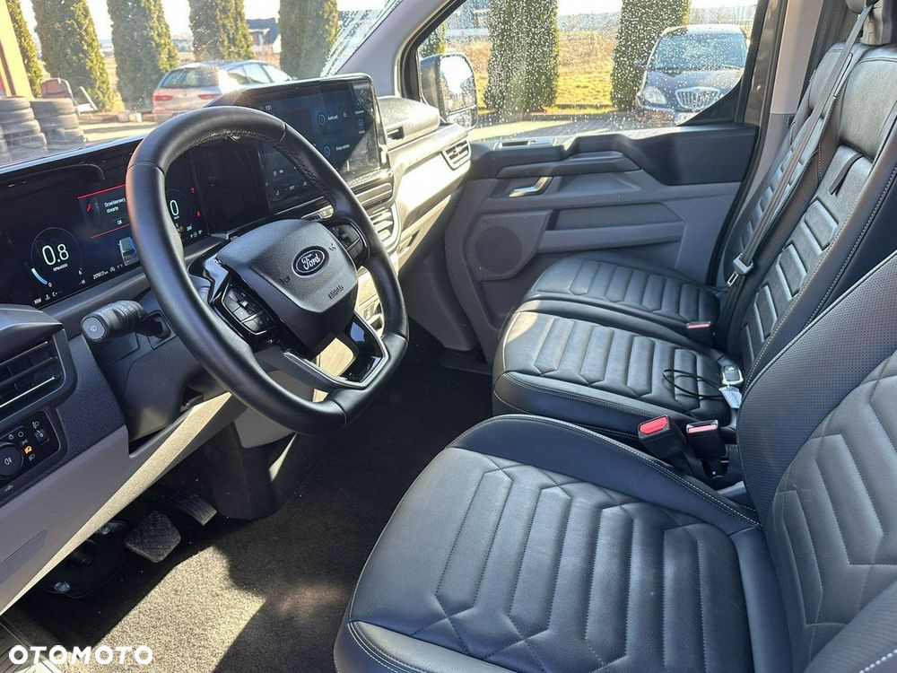 Ford Tourneo Custom - 12