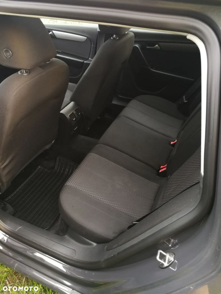 Volkswagen Passat 1.6 TDI Comfortline - 5
