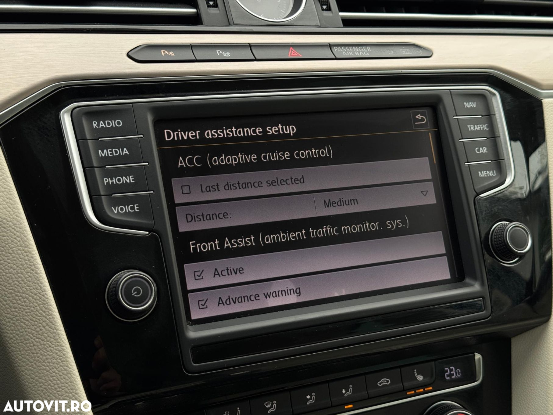 Volkswagen Passat - 12