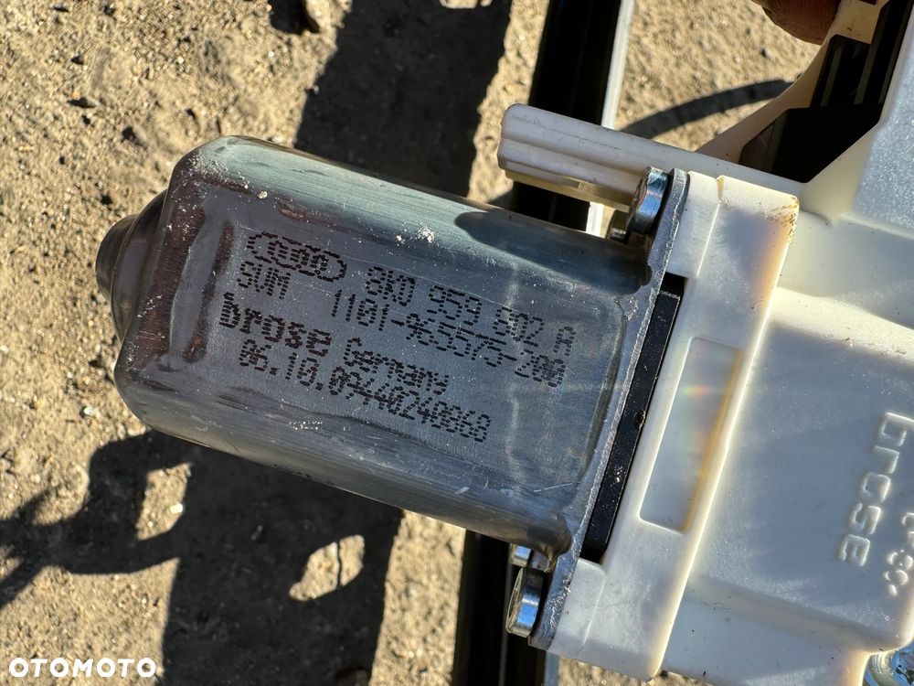 Mechanizm podnośnik szyby Audi A4 B8 prawy przód 8K0959802A OE - 2