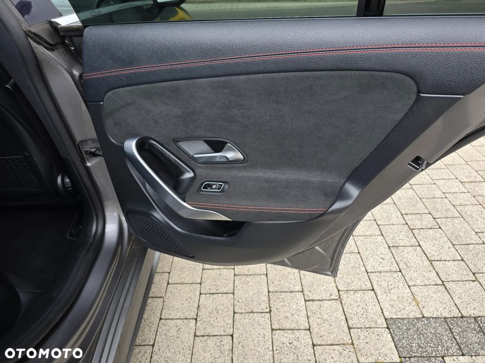 Mercedes-Benz CLA 220 7G-DCT AMG Line - 14