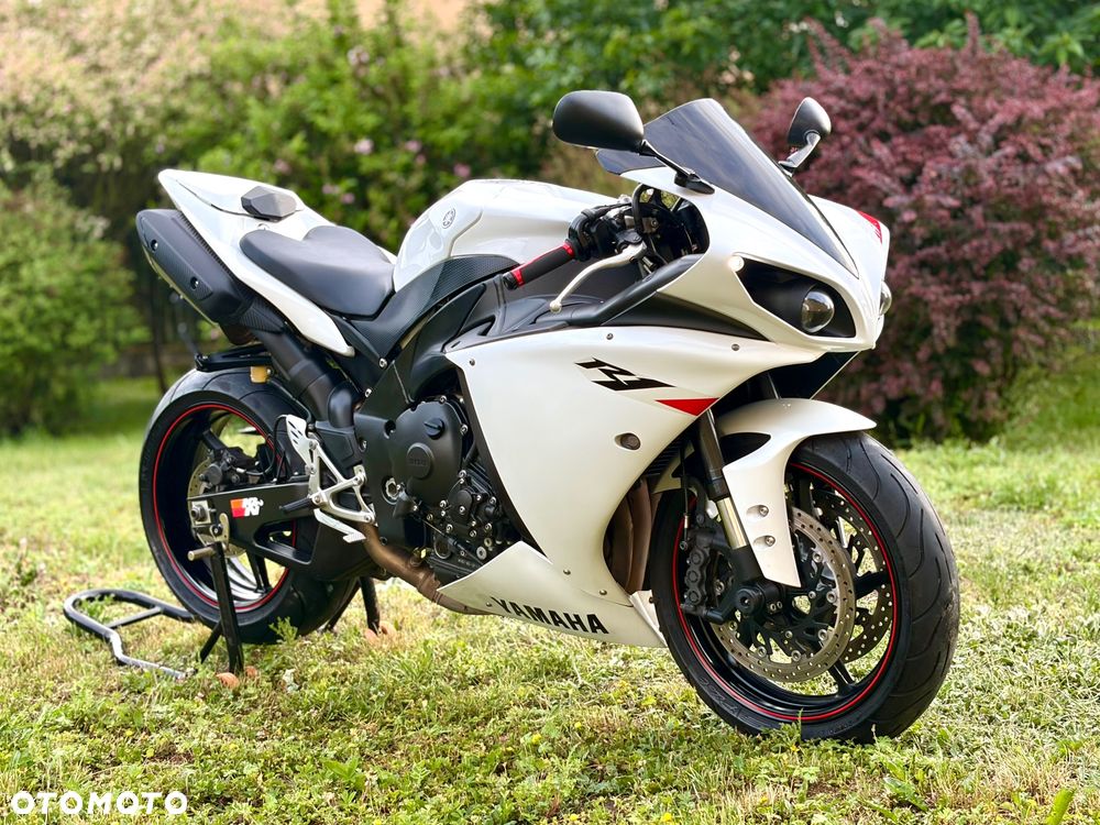 Yamaha R1 - 3