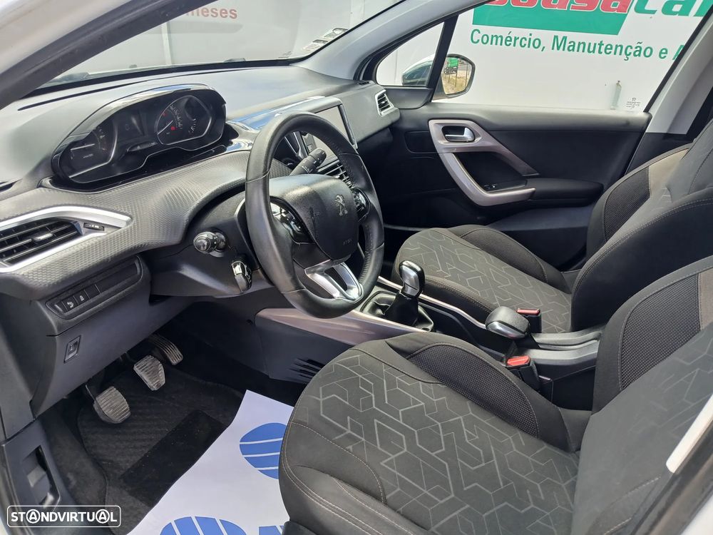 Peugeot 2008 1.2 PureTech Style - 15