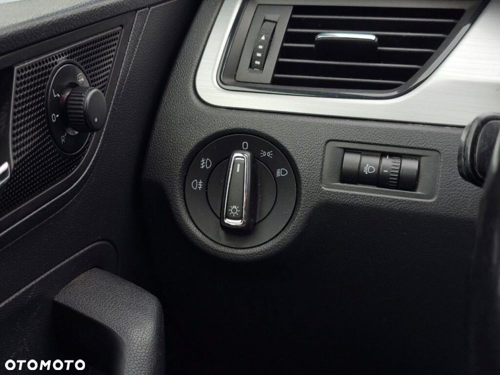 Skoda RAPID 1.6 TDI DPF Ambition - 15