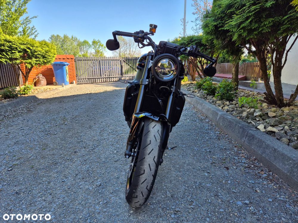 Yamaha XSR - 28