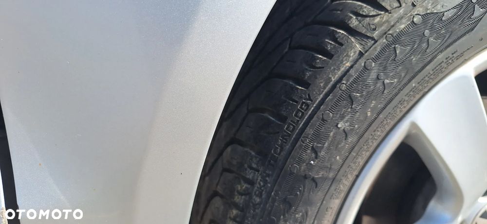 Volkswagen Polo 9N 05- Błotnik Przód Przedni Prawy Kod Lakieru LA7W - 20