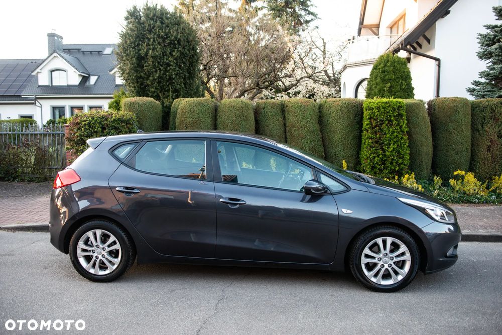 Kia Ceed - 12