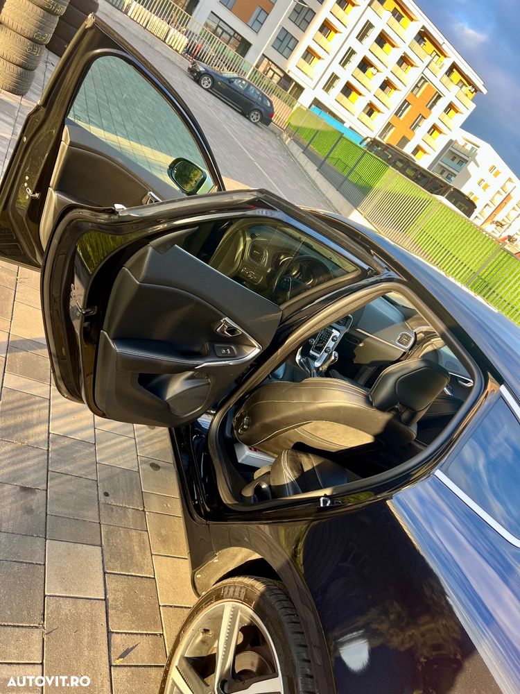 Volvo V40 D3 R-Design - 20