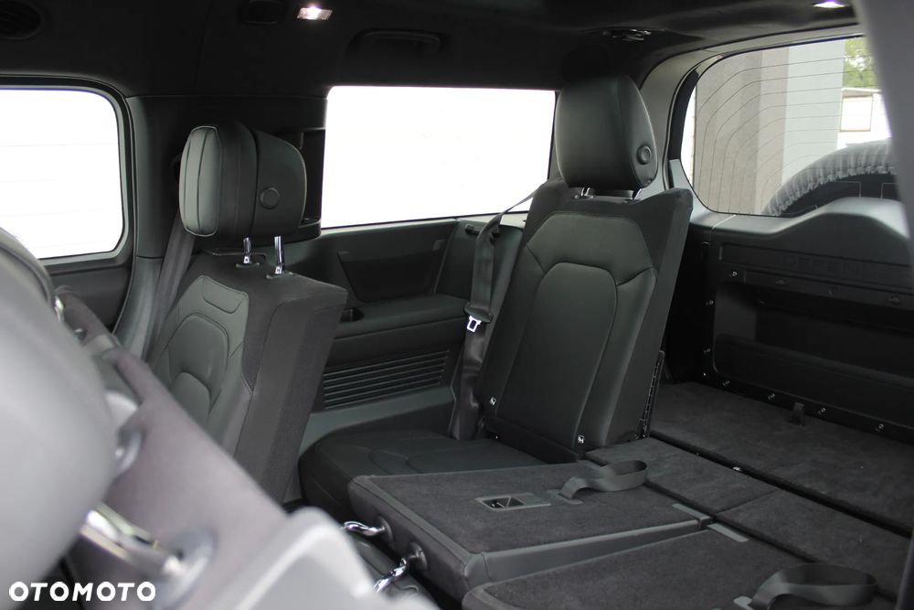 Land Rover Defender - 13