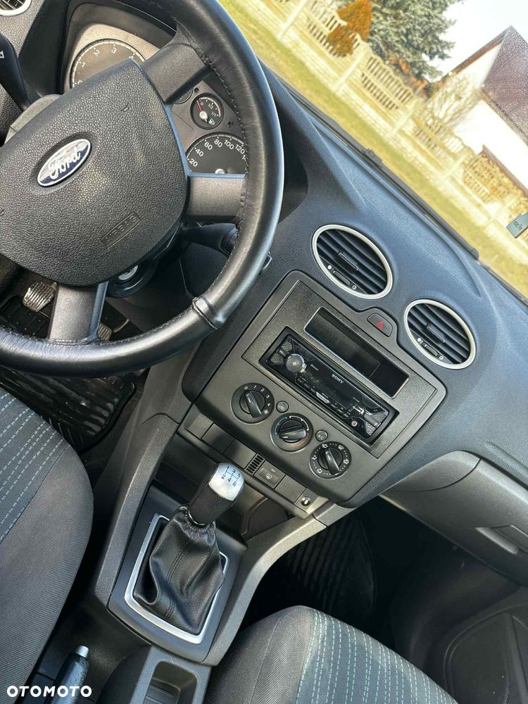 Ford Focus 1.6 Ambiente - 11