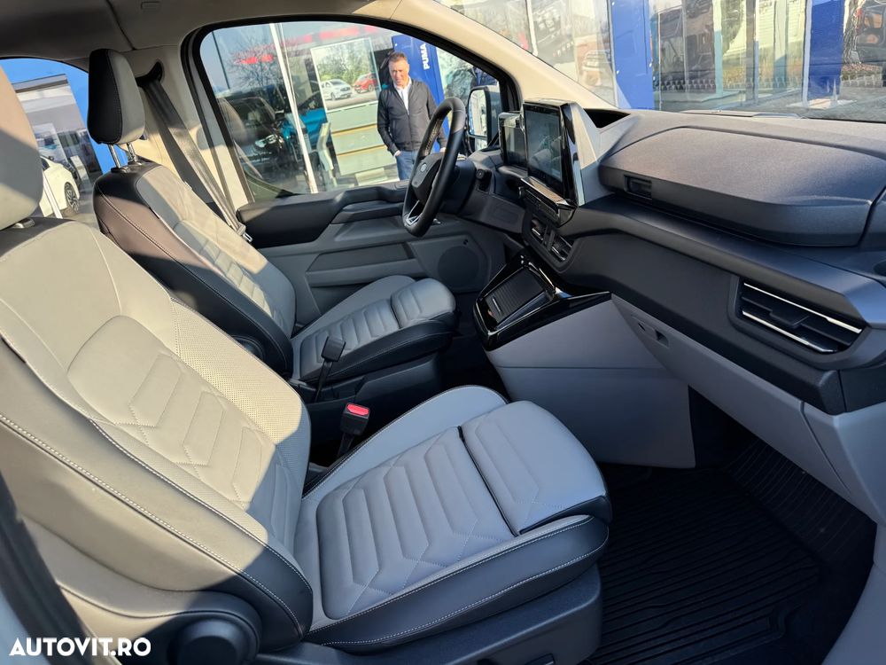 Ford Tourneo Custom Bus 320L 2.0 EcoBlue 170 CP 8AT L2H1 AWD Titanium X - 17