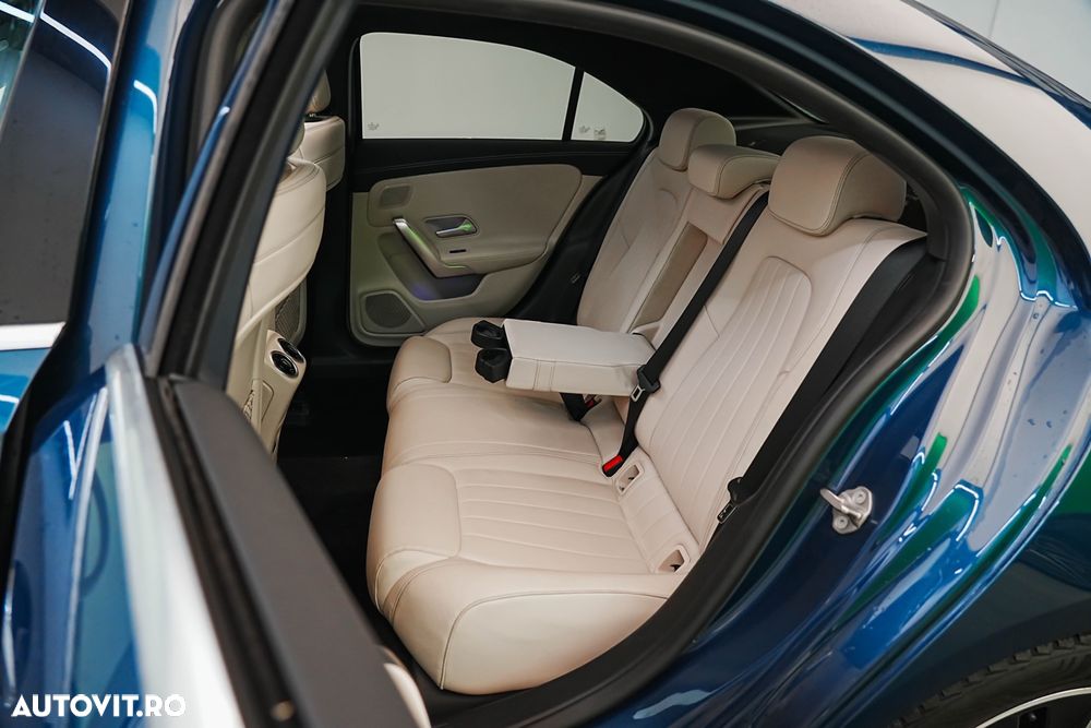 Mercedes-Benz A 180 d Sedan Aut. - 17