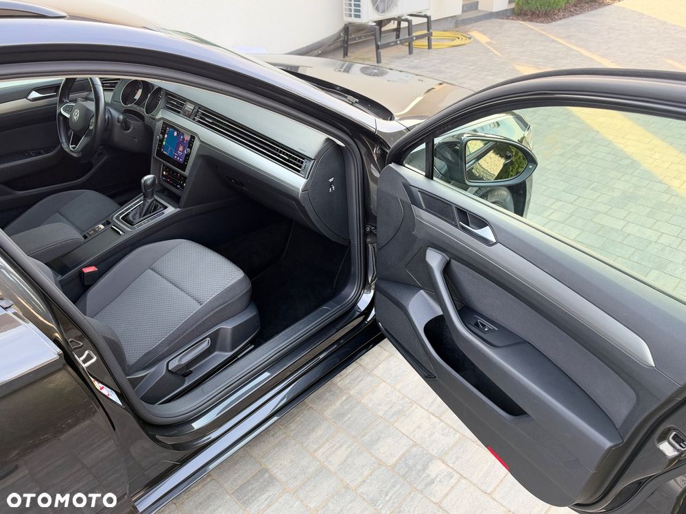 Volkswagen Passat - 27