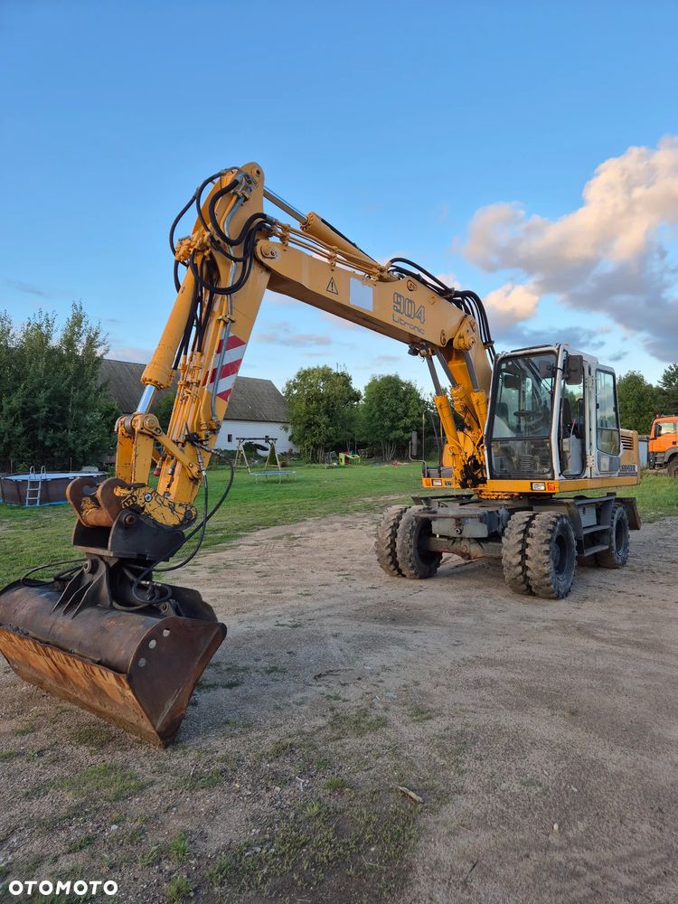 Liebherr A904 - 15