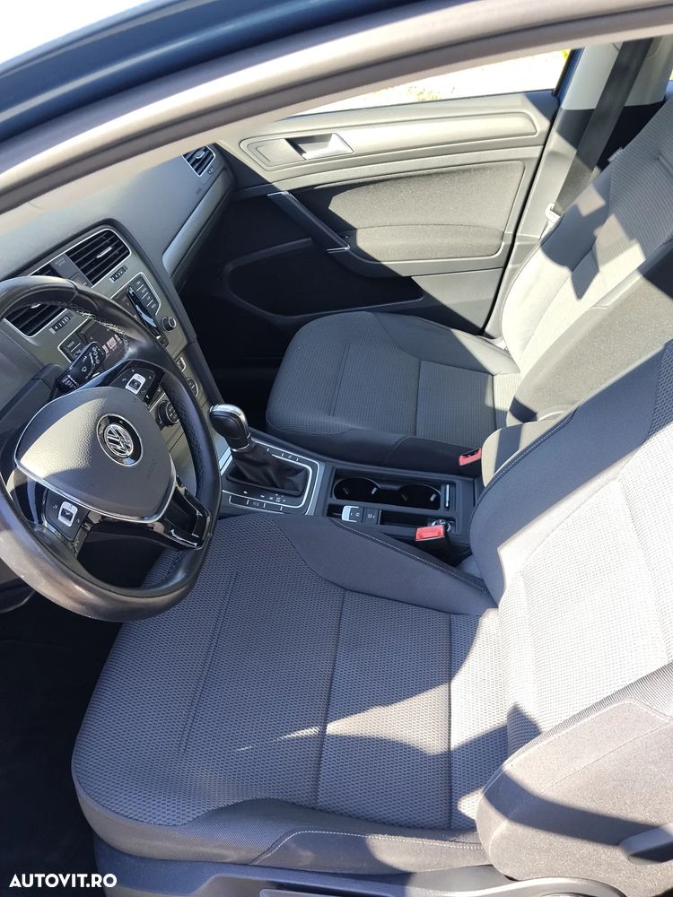 Volkswagen Golf - 8
