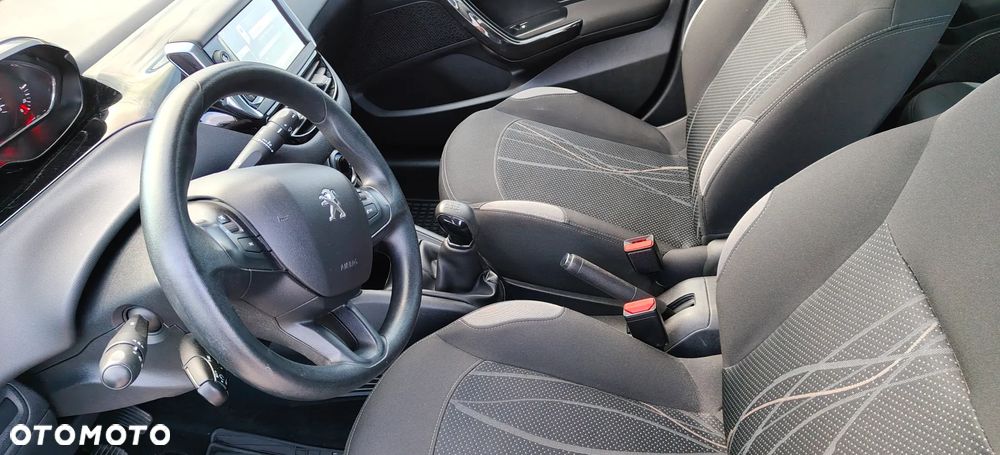 Peugeot 208 - 16