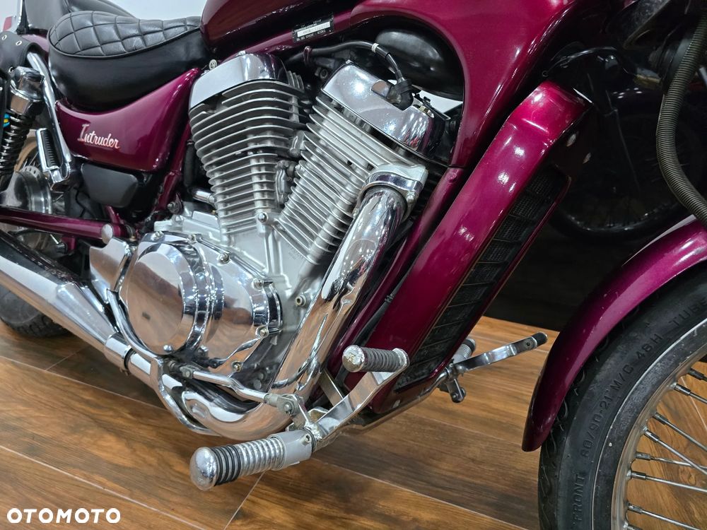 Suzuki Intruder - 24