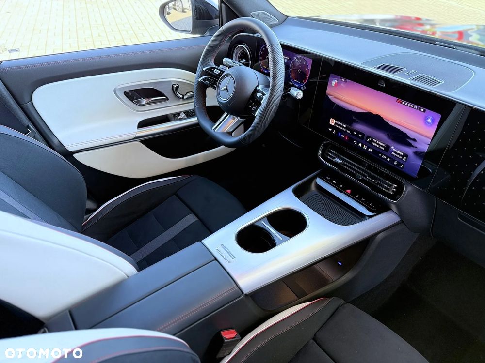 Mercedes-Benz GLB - 30