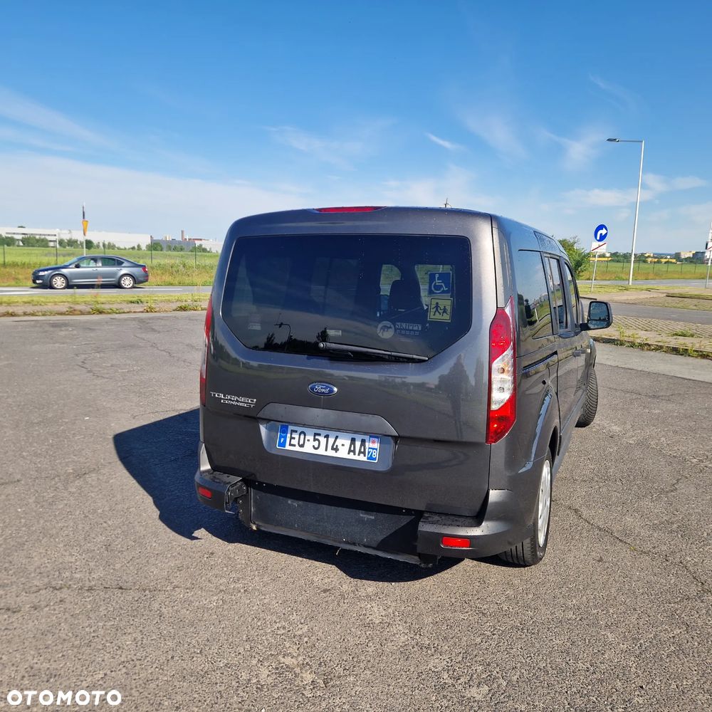 Ford Tourneo Connect - 11