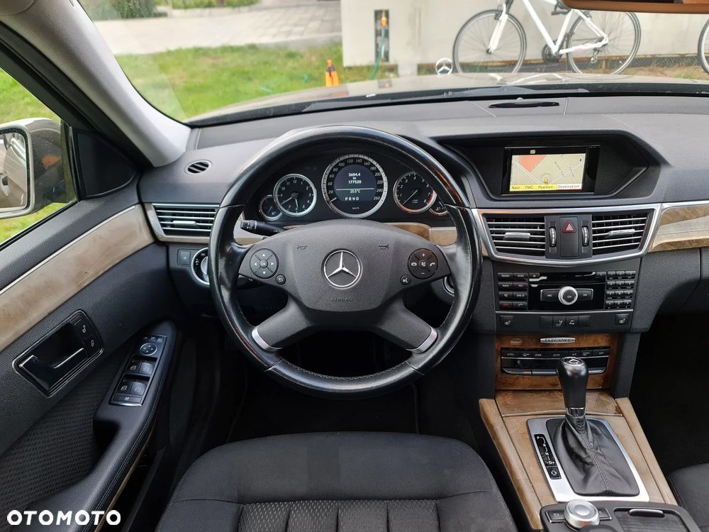 Mercedes-Benz Klasa E 200 CGI BlueEFFICIENCY 7G-TRONIC Elegance - 7