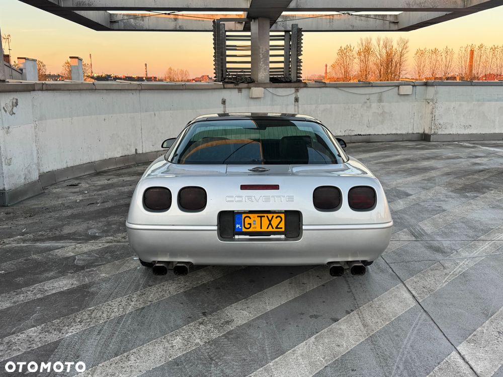 Chevrolet Corvette - 13