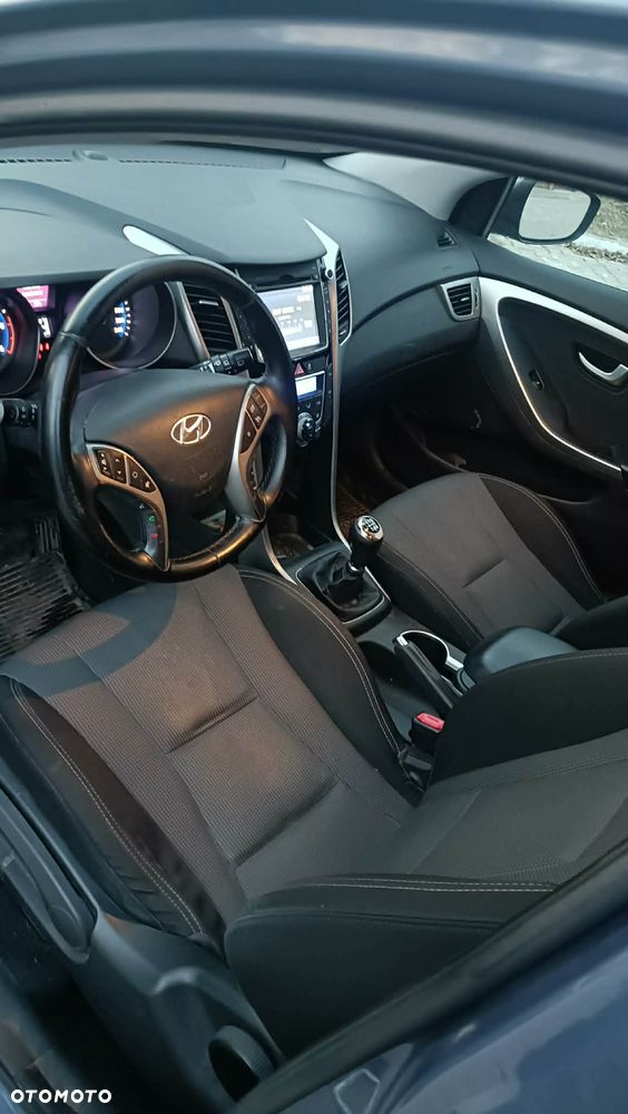 Hyundai i30 blue 1.6 CRDi Trend - 8